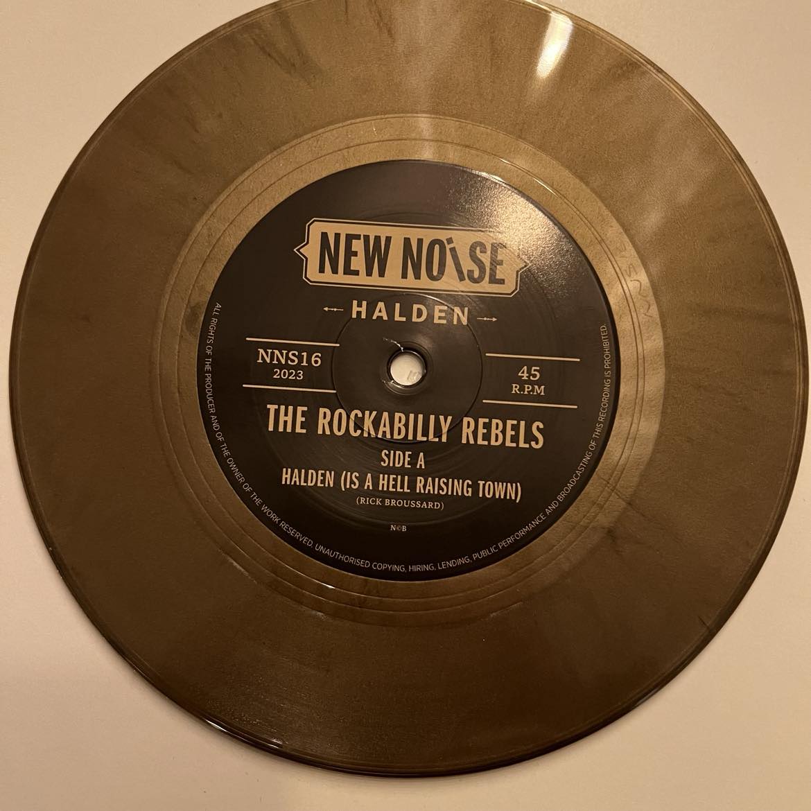 NNS16 The Rockabilly Rebels - Halden Is A Hell Rising Town (7") LTD. Gold marble vinyl - Bilde 2